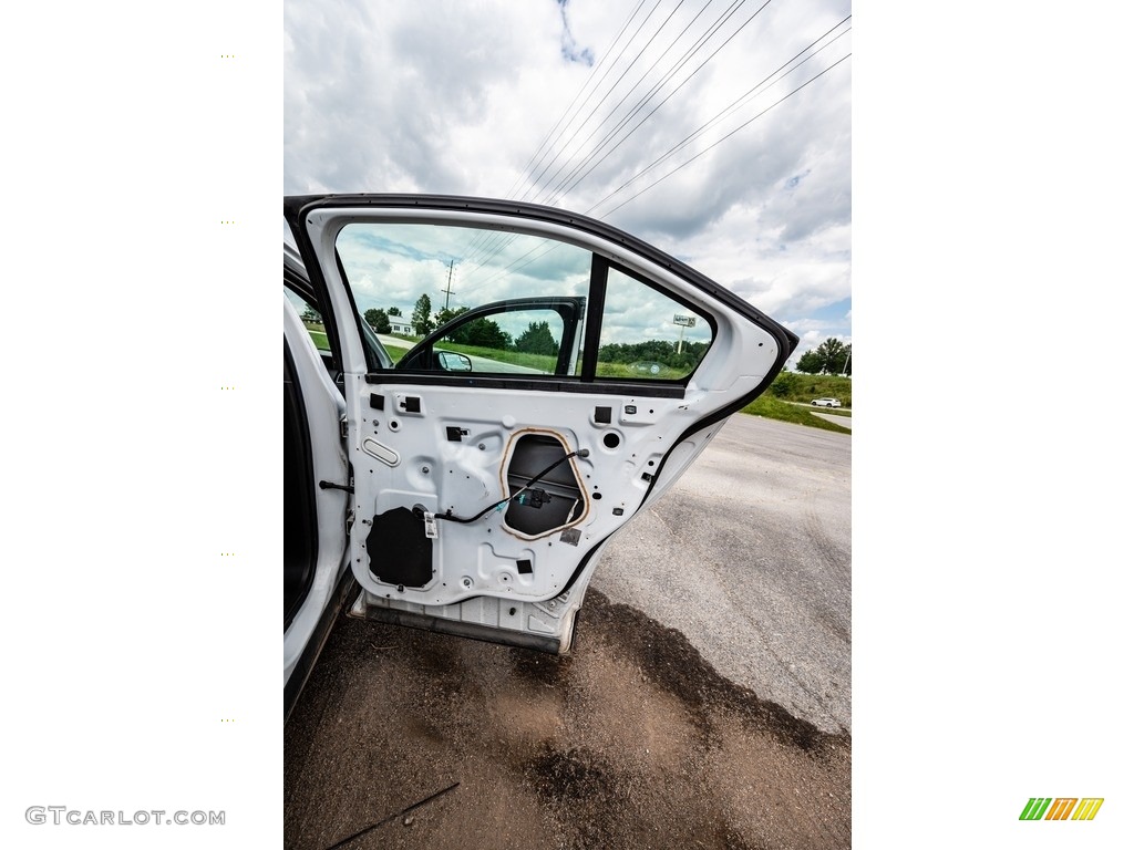 2013 Taurus Police Interceptor AWD - Oxford White / Charcoal Black photo #24
