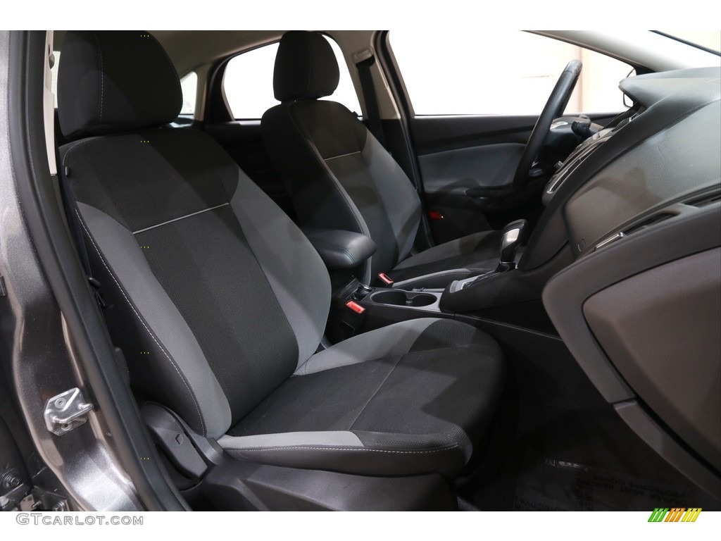 2014 Focus SE Sedan - Sterling Gray / Charcoal Black photo #14