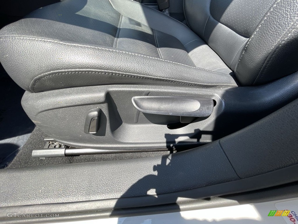 2013 Jetta SE Sedan - Candy White / Titan Black photo #7