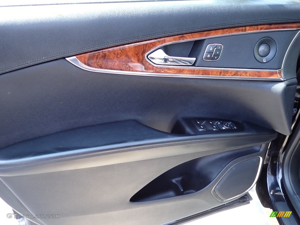 2020 Lincoln Nautilus Reserve AWD Ebony Door Panel Photo #142624783