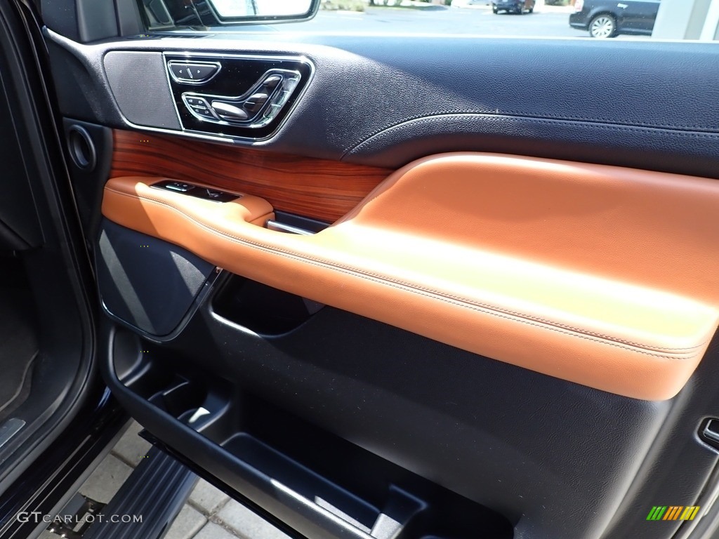 2019 Lincoln Navigator L Reserve 4x4 Russet Door Panel Photo #142624876