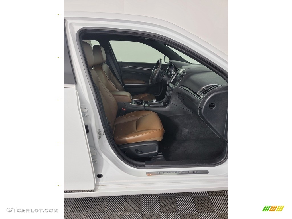2019 300 Limited AWD - Bright White / Deep Mocha photo #30