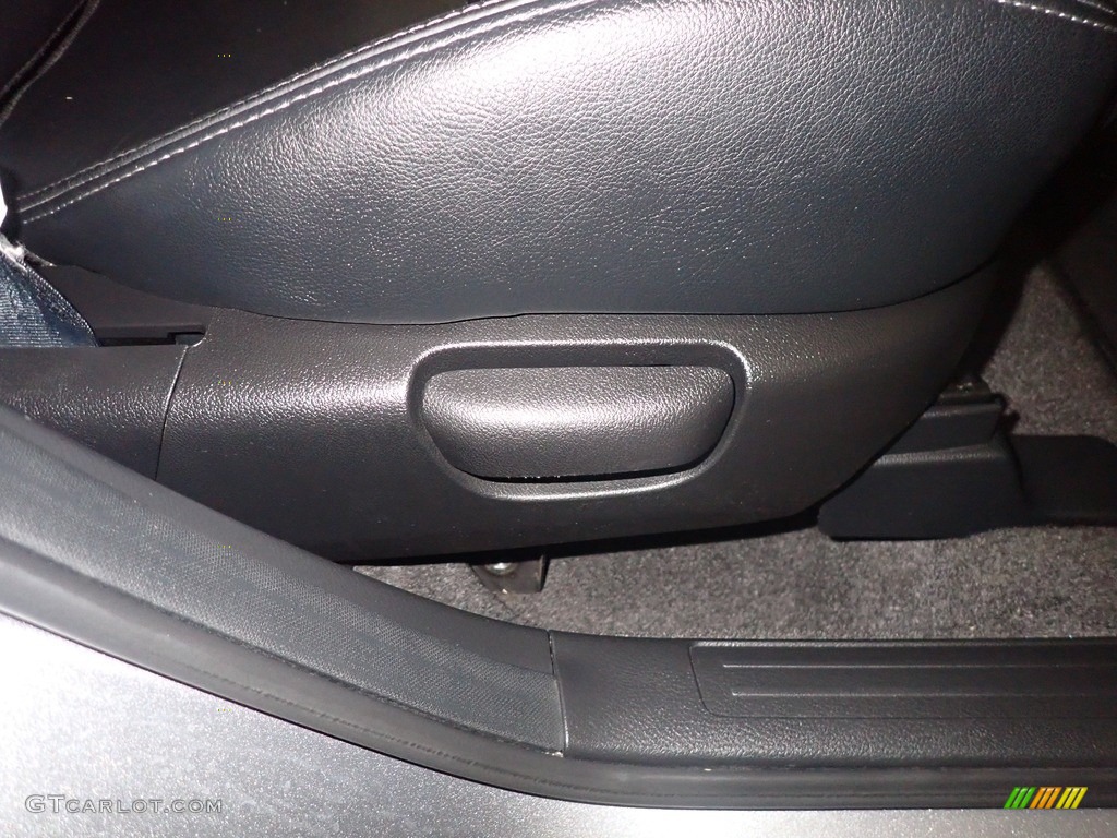 2010 MAZDA3 s Grand Touring 4 Door - Liquid Silver Metallic / Black photo #41