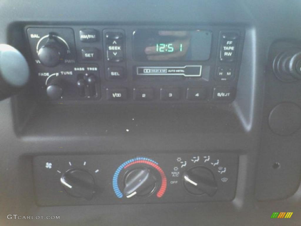 2003 Ram Van 1500 Commercial - Bright White / Dark Slate Gray photo #9