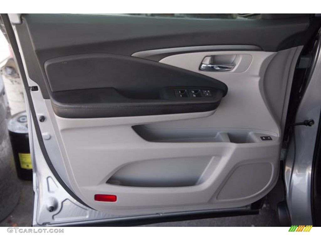 2018 Honda Pilot EX-L Gray Door Panel Photo #142639286