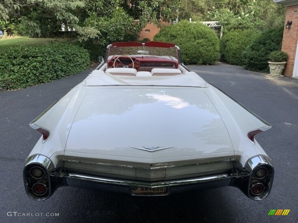 Olympic White 1960 Cadillac Series 62 Convertible Exterior Photo #142640120