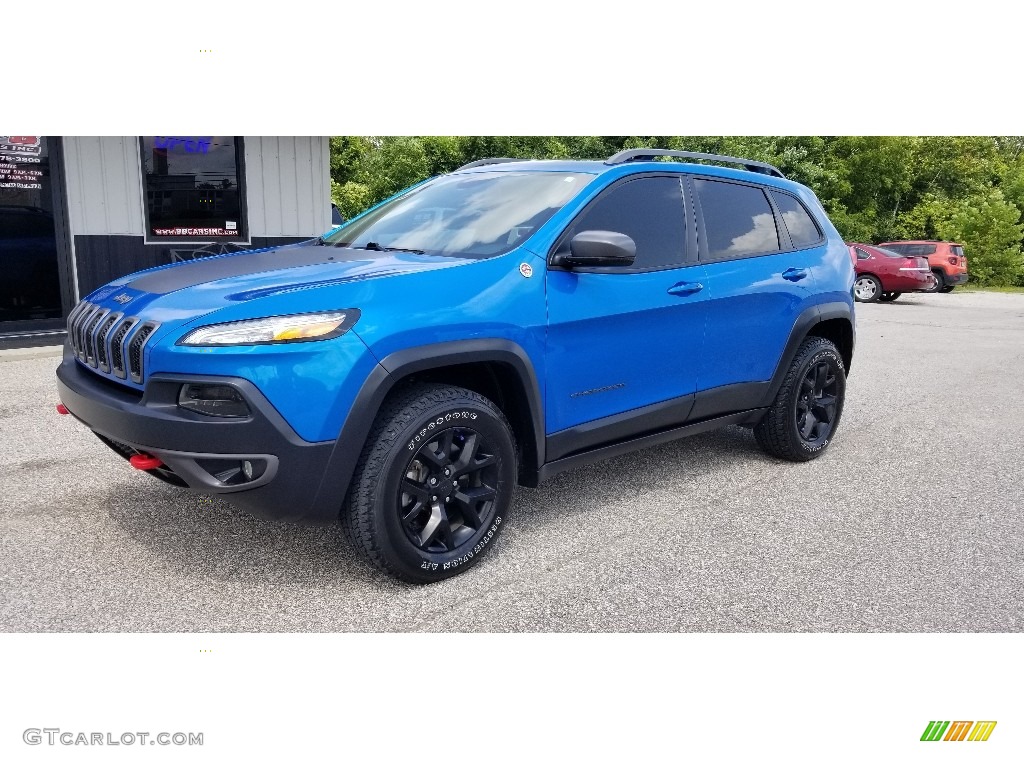 Hydro Blue Pearl Jeep Cherokee