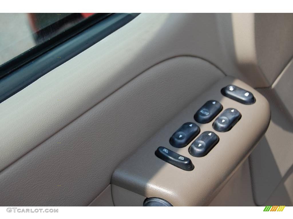 2005 Explorer Sport Trac XLT - Bright Red / Medium Dark Flint photo #5