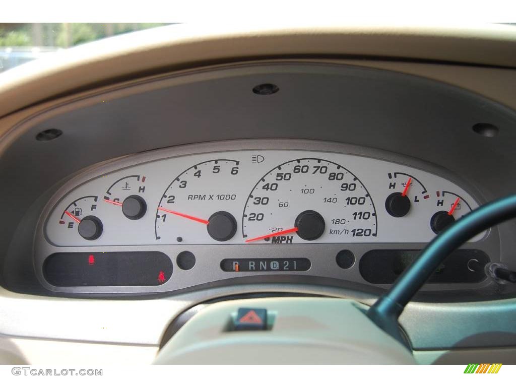 2005 Explorer Sport Trac XLT - Bright Red / Medium Dark Flint photo #18