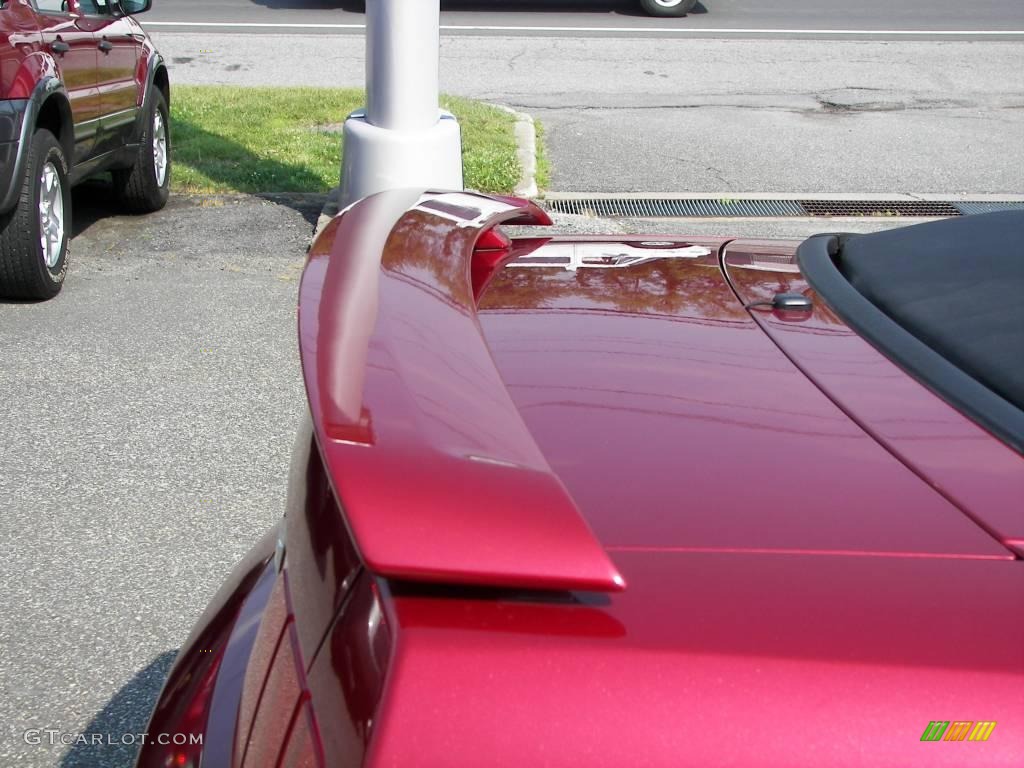 2005 Mustang V6 Deluxe Convertible - Redfire Metallic / Light Graphite photo #17