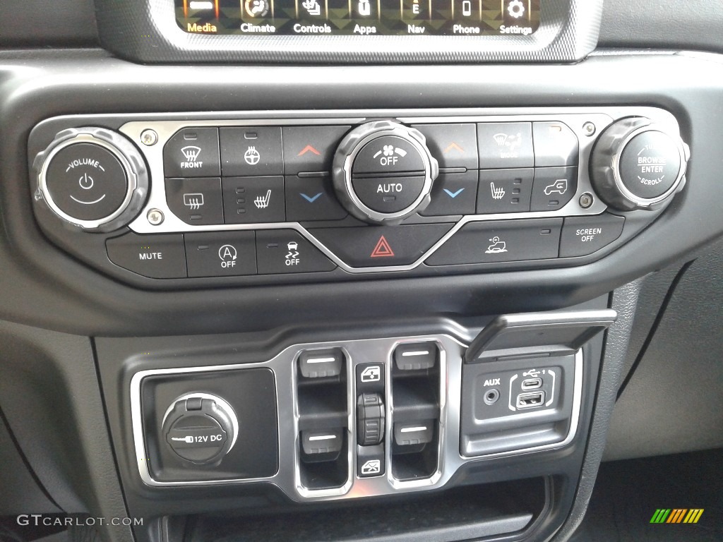 2021 Jeep Gladiator Overland 4x4 Controls Photo #142646395