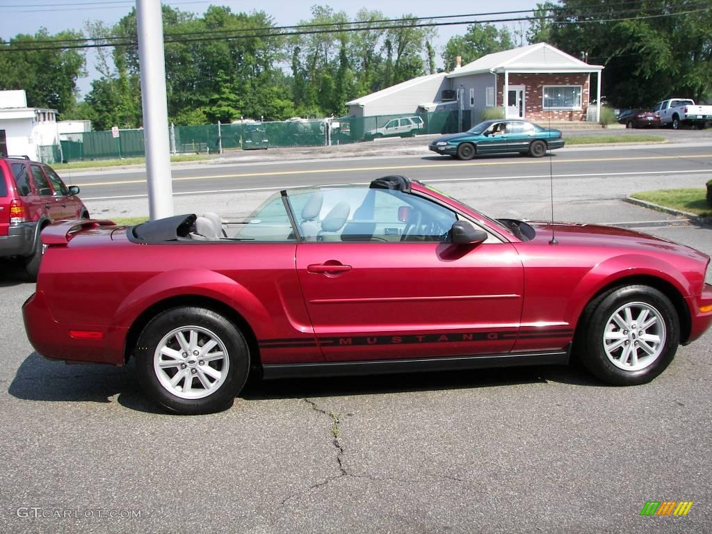 2005 Mustang V6 Deluxe Convertible - Redfire Metallic / Light Graphite photo #19