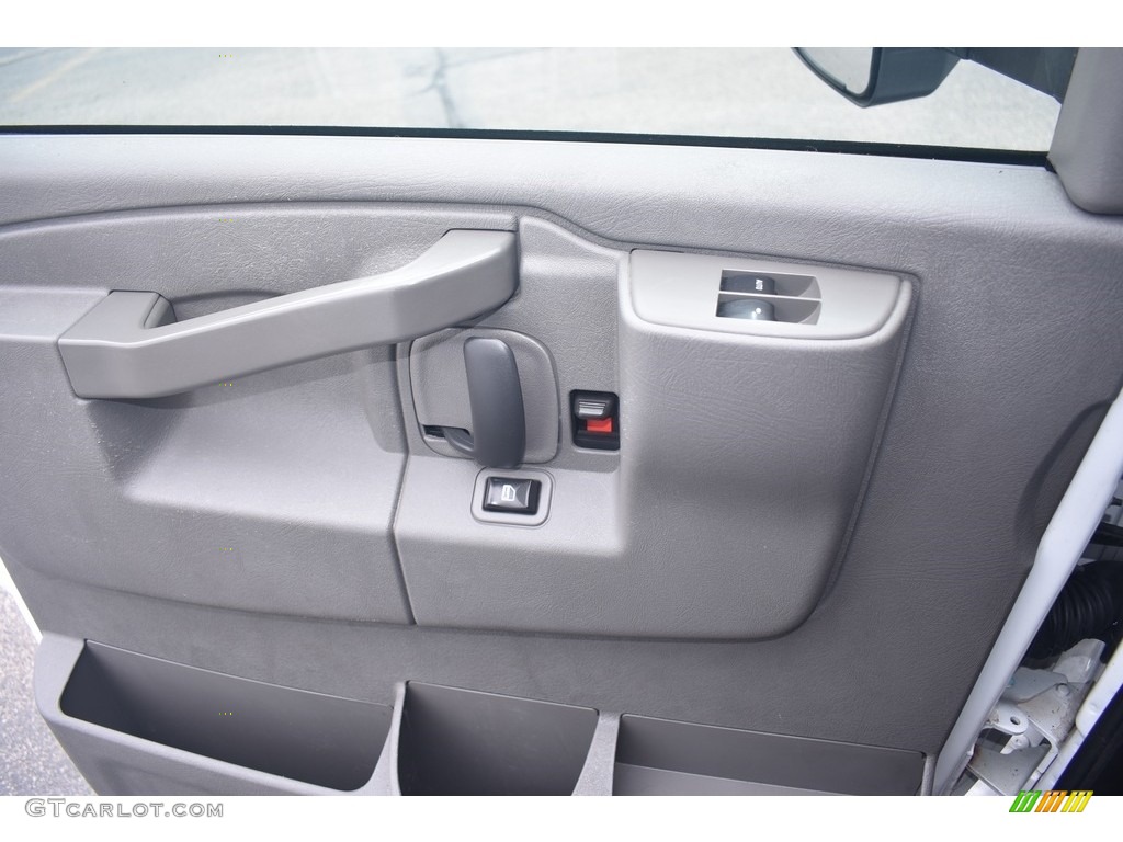 2018 GMC Savana Cutaway 3500 Commercial Moving Truck Medium Pewter Door Panel Photo #142646418