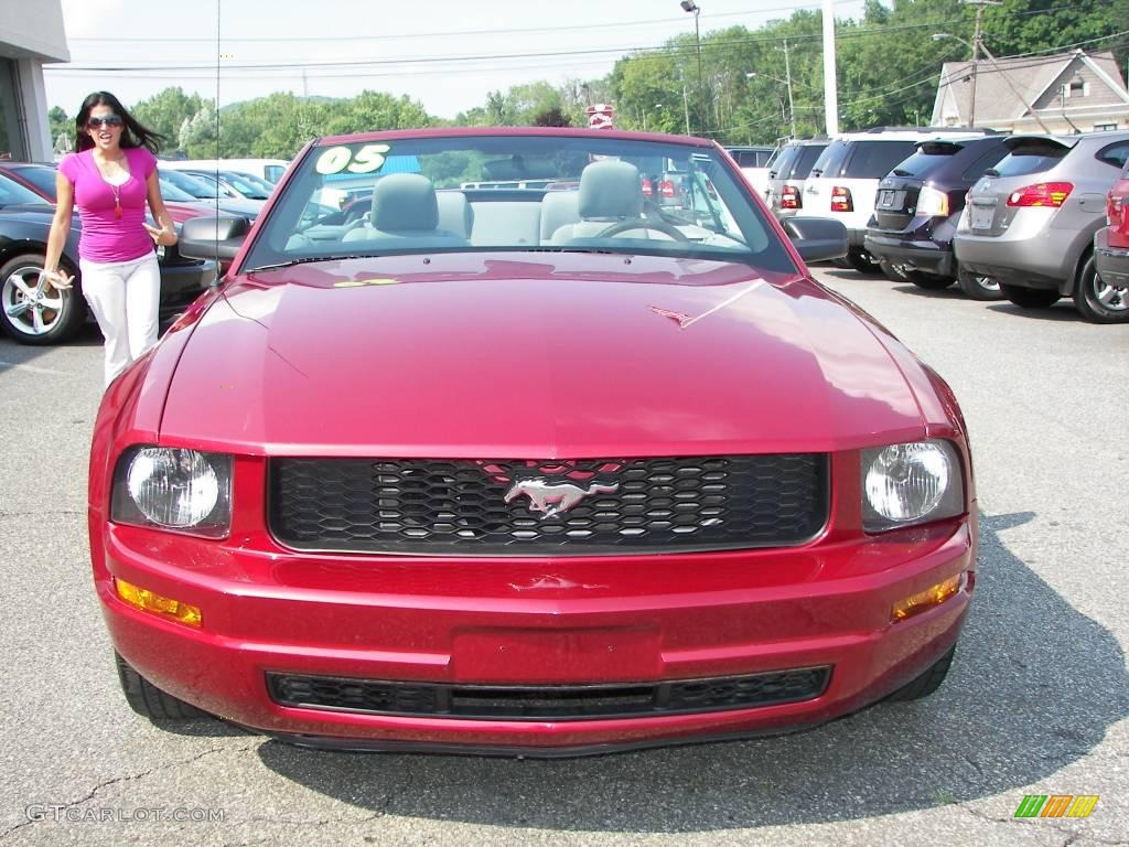 2005 Mustang V6 Deluxe Convertible - Redfire Metallic / Light Graphite photo #20