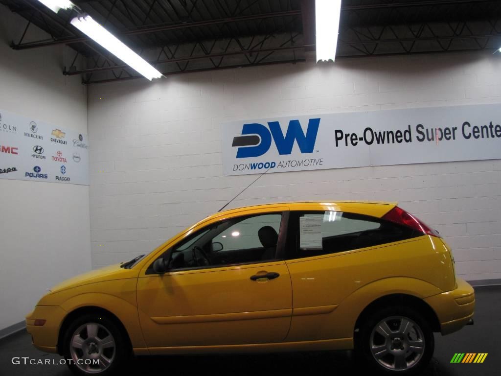 2006 Focus ZX3 SES Hatchback - Screaming Yellow / Charcoal/Charcoal photo #4