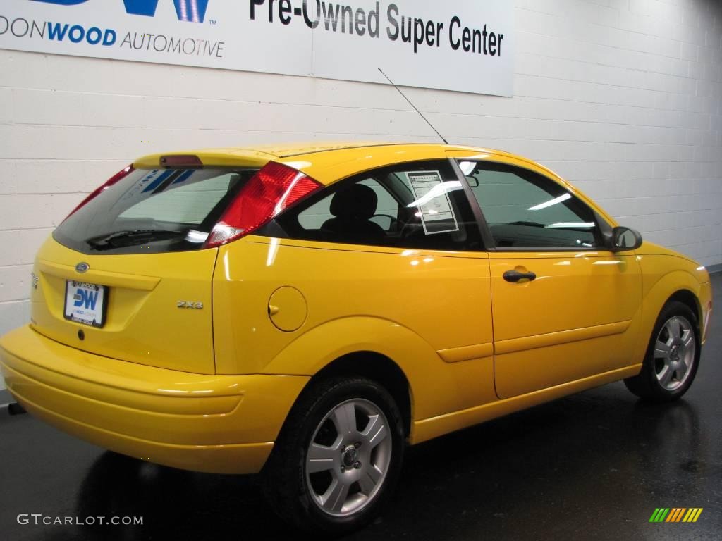 2006 Focus ZX3 SES Hatchback - Screaming Yellow / Charcoal/Charcoal photo #6