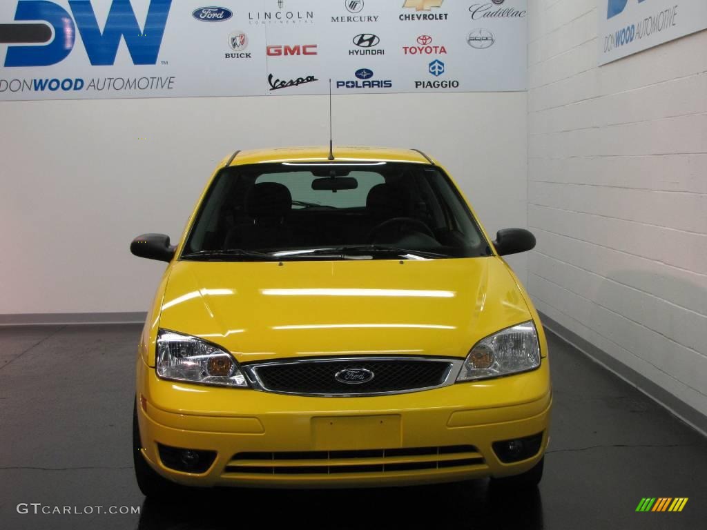 2006 Focus ZX3 SES Hatchback - Screaming Yellow / Charcoal/Charcoal photo #8