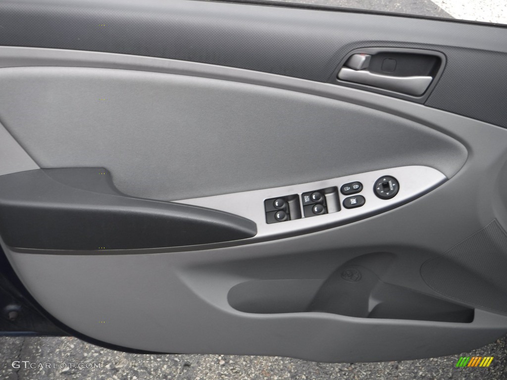 2015 Hyundai Accent GLS Gray Door Panel Photo #142649779