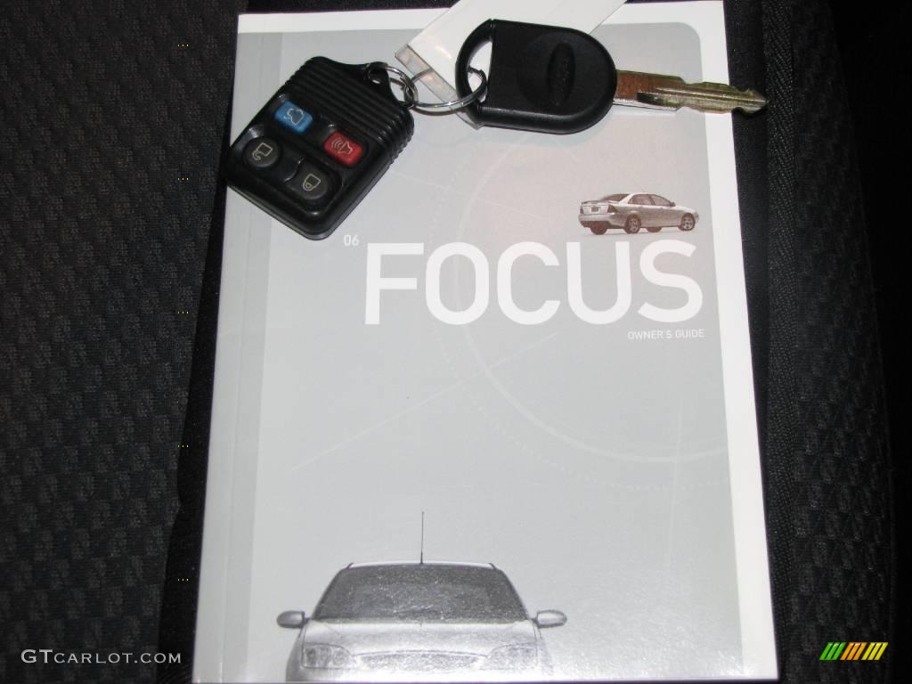 2006 Focus ZX3 SES Hatchback - Screaming Yellow / Charcoal/Charcoal photo #17