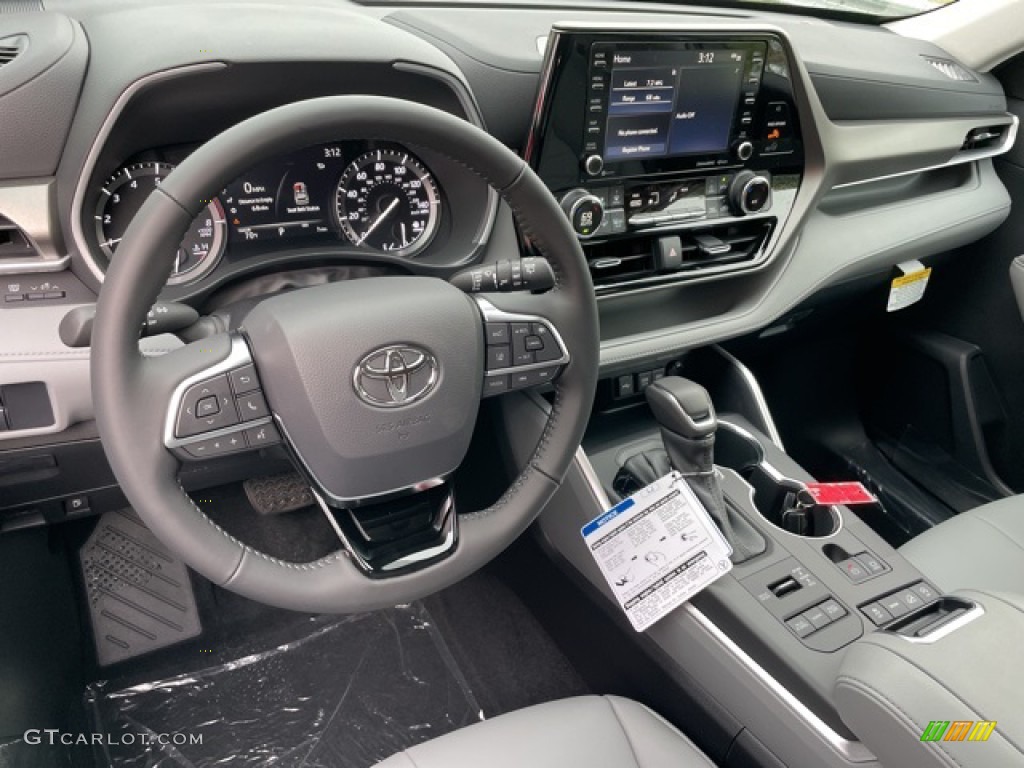 2021 Toyota Highlander XLE AWD Black Dashboard Photo #142650829