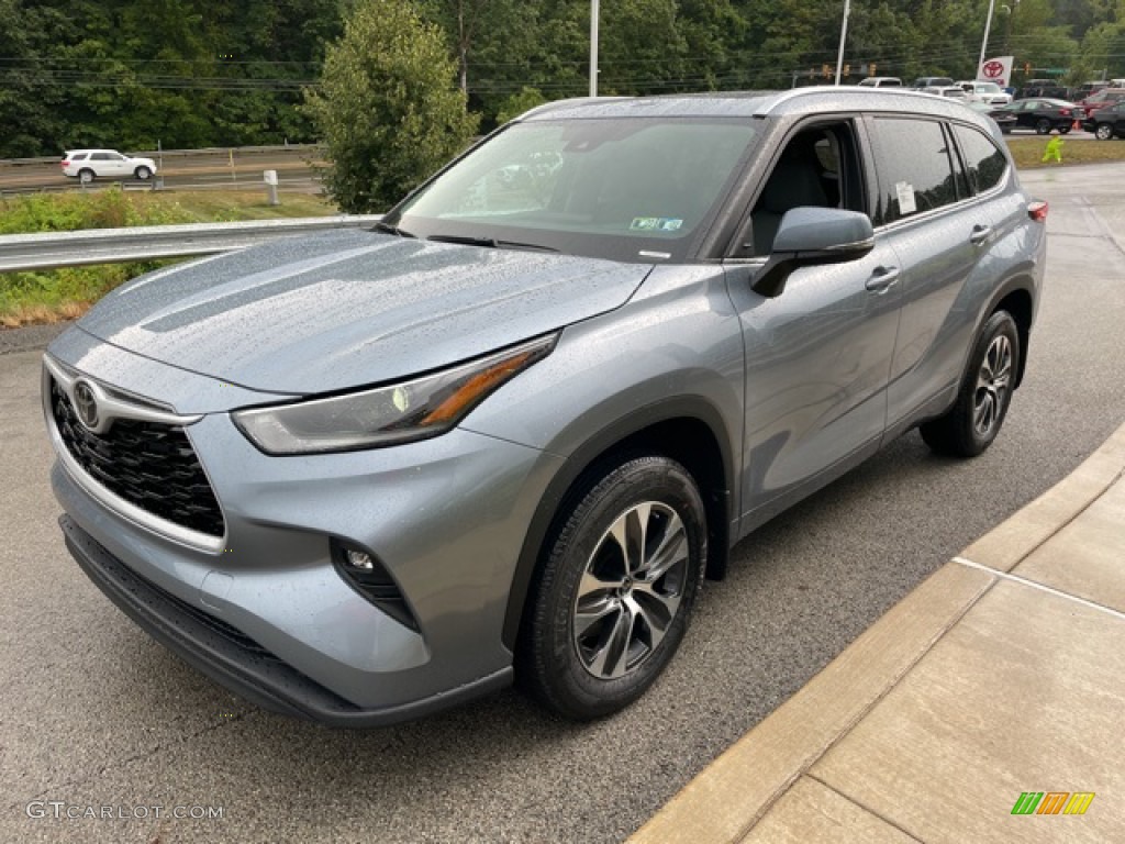 Moon Dust 2021 Toyota Highlander XLE AWD Exterior Photo #142650928
