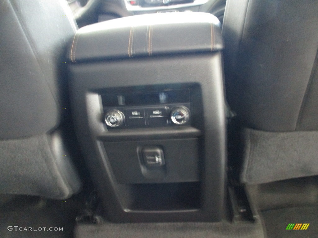 2019 Traverse LT - Black Current Metallic / Jet Black photo #20