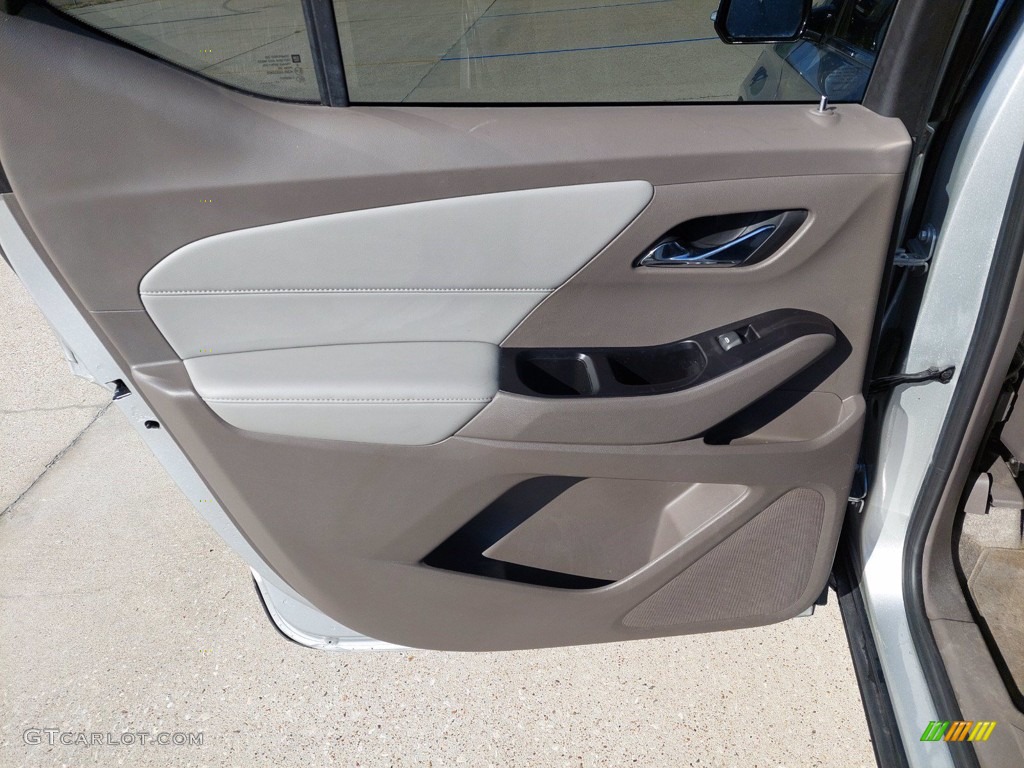 2018 Chevrolet Traverse LT Dark Atmosphere/Medium Ash Gray Door Panel Photo #142652791