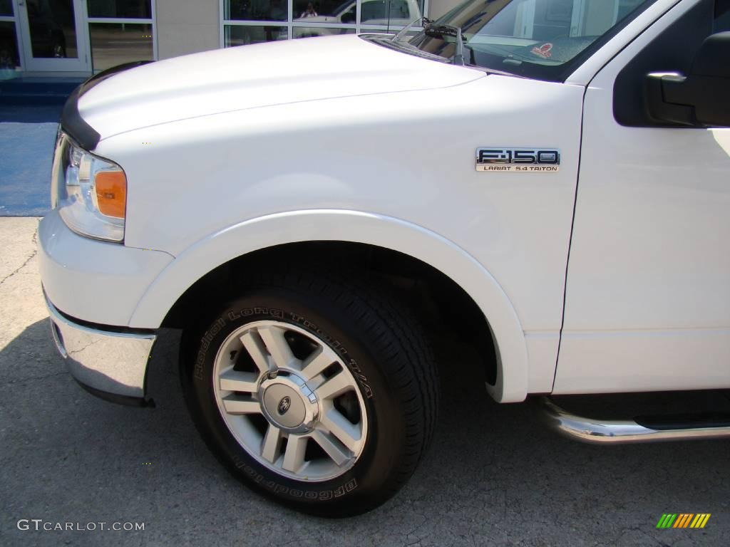 2004 F150 Lariat SuperCab - Oxford White / Black photo #24