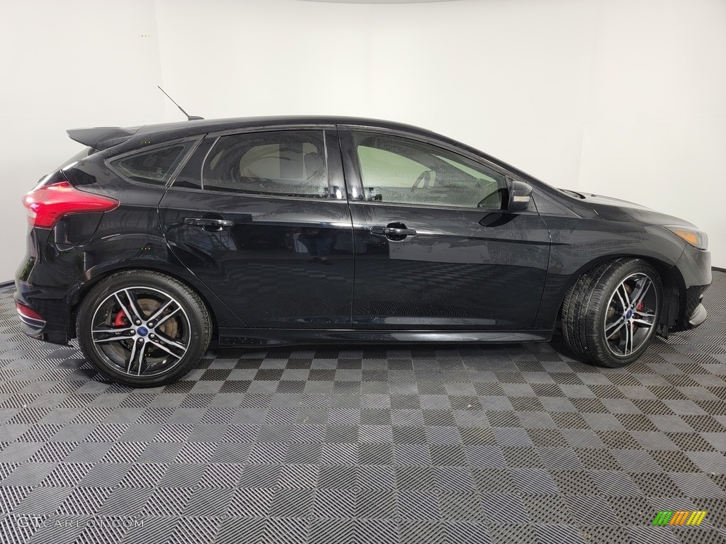 2017 Focus ST Hatch - Shadow Black / Charcoal Black photo #11
