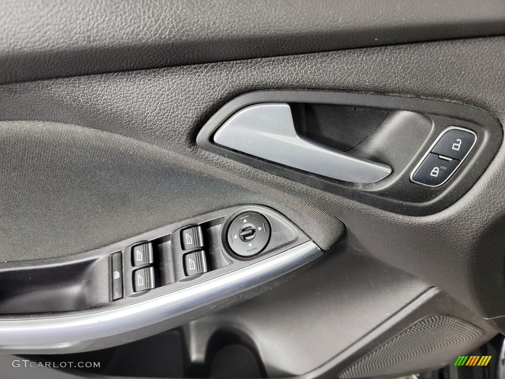 2017 Focus ST Hatch - Shadow Black / Charcoal Black photo #16