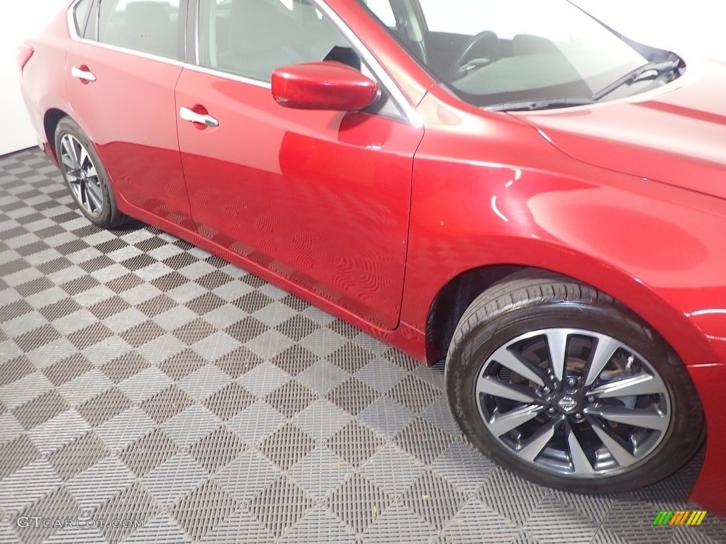 2017 Altima 2.5 SV - Cayenne Red / Charcoal photo #4