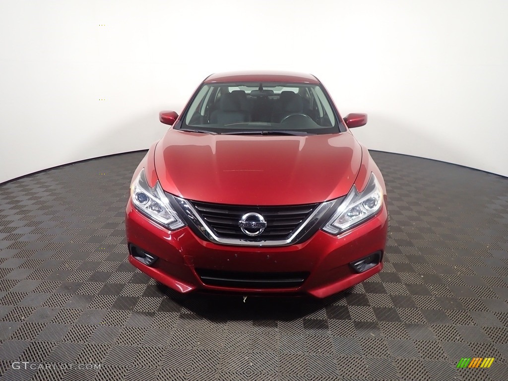 2017 Altima 2.5 SV - Cayenne Red / Charcoal photo #5