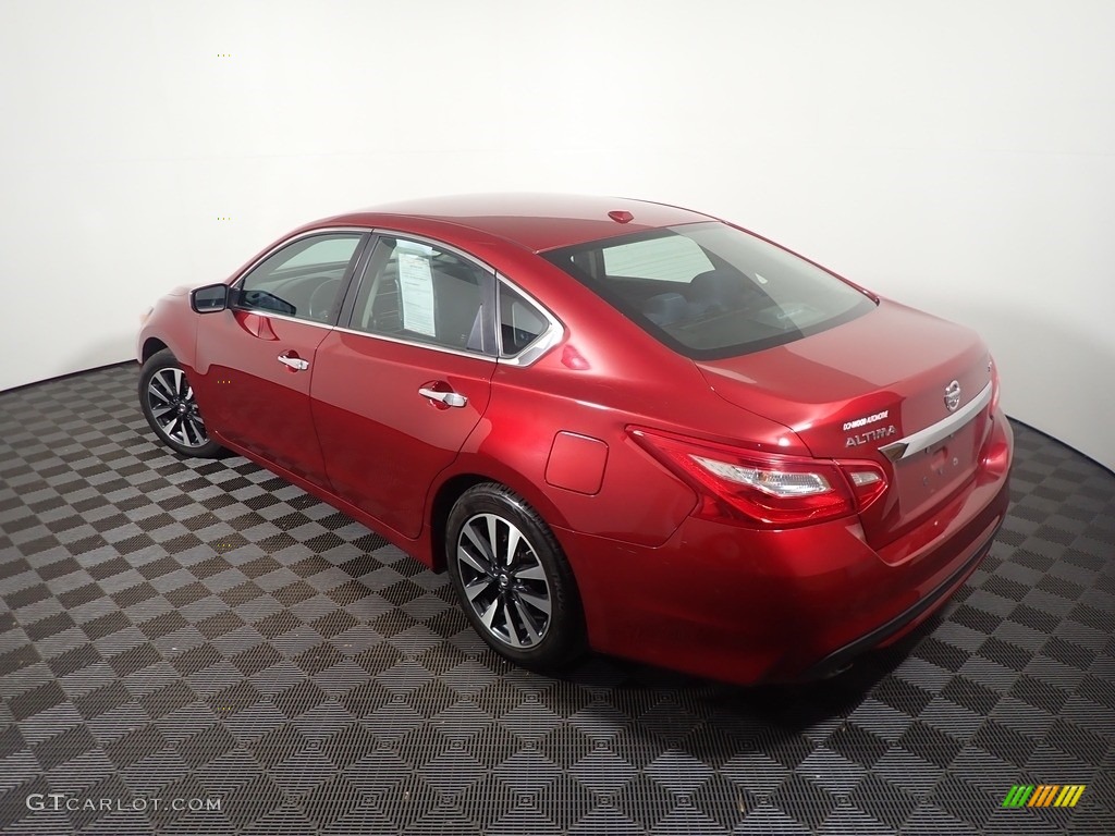 2017 Altima 2.5 SV - Cayenne Red / Charcoal photo #12