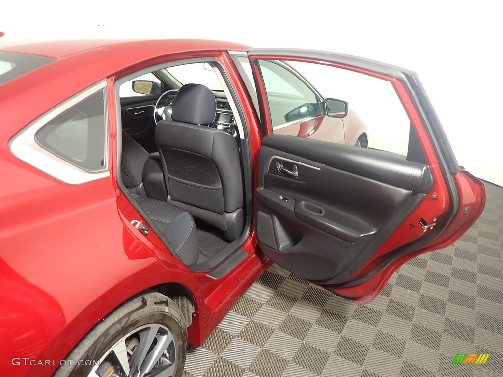 2017 Altima 2.5 SV - Cayenne Red / Charcoal photo #36