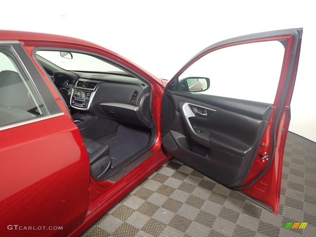 2017 Altima 2.5 SV - Cayenne Red / Charcoal photo #38
