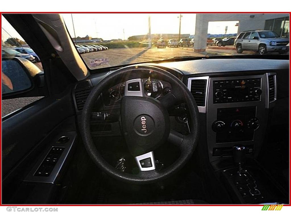 2008 Grand Cherokee Laredo 4x4 - Jeep Green Metallic / Dark Slate Gray photo #26