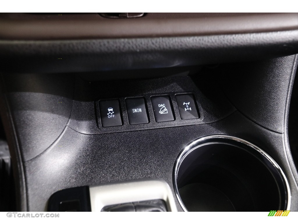2019 Highlander XLE AWD - Blizzard Pearl White / Black photo #15