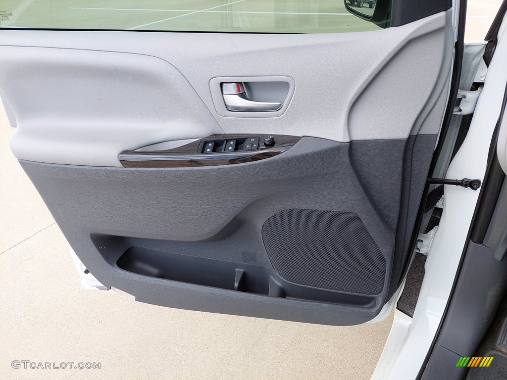 2020 Sienna XLE - Blizzard White Pearl / Ash photo #13