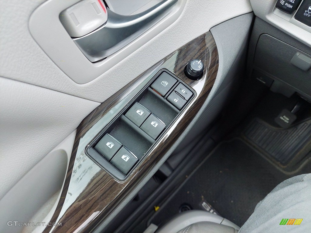 2020 Sienna XLE - Blizzard White Pearl / Ash photo #14