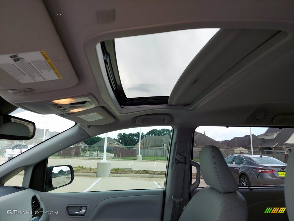 2020 Sienna XLE - Blizzard White Pearl / Ash photo #22