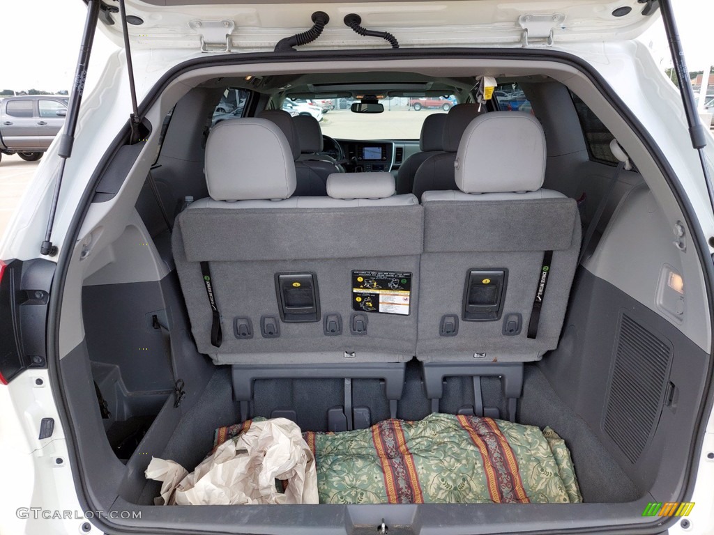 2020 Sienna XLE - Blizzard White Pearl / Ash photo #23