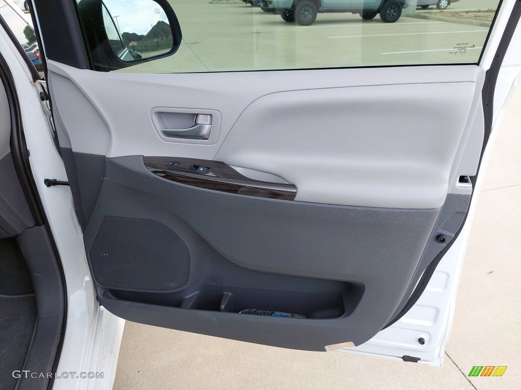 2020 Sienna XLE - Blizzard White Pearl / Ash photo #26