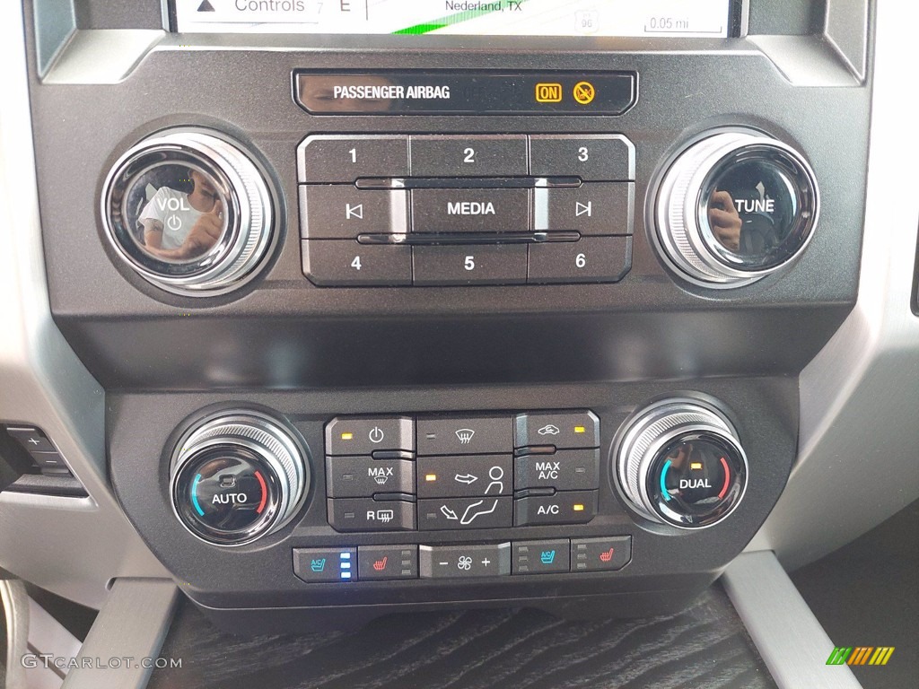 2019 F250 Super Duty Platinum Crew Cab 4x4 - Silver Spruce / Black photo #21