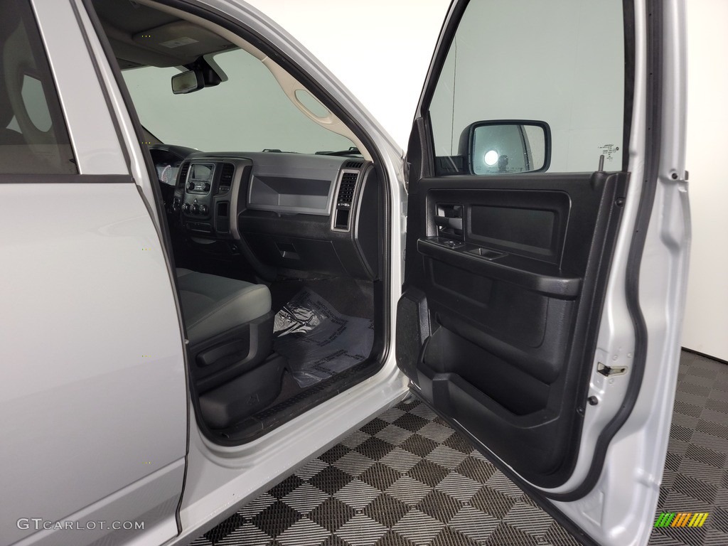 2018 1500 Tradesman Quad Cab 4x4 - Bright Silver Metallic / Black/Diesel Gray photo #24