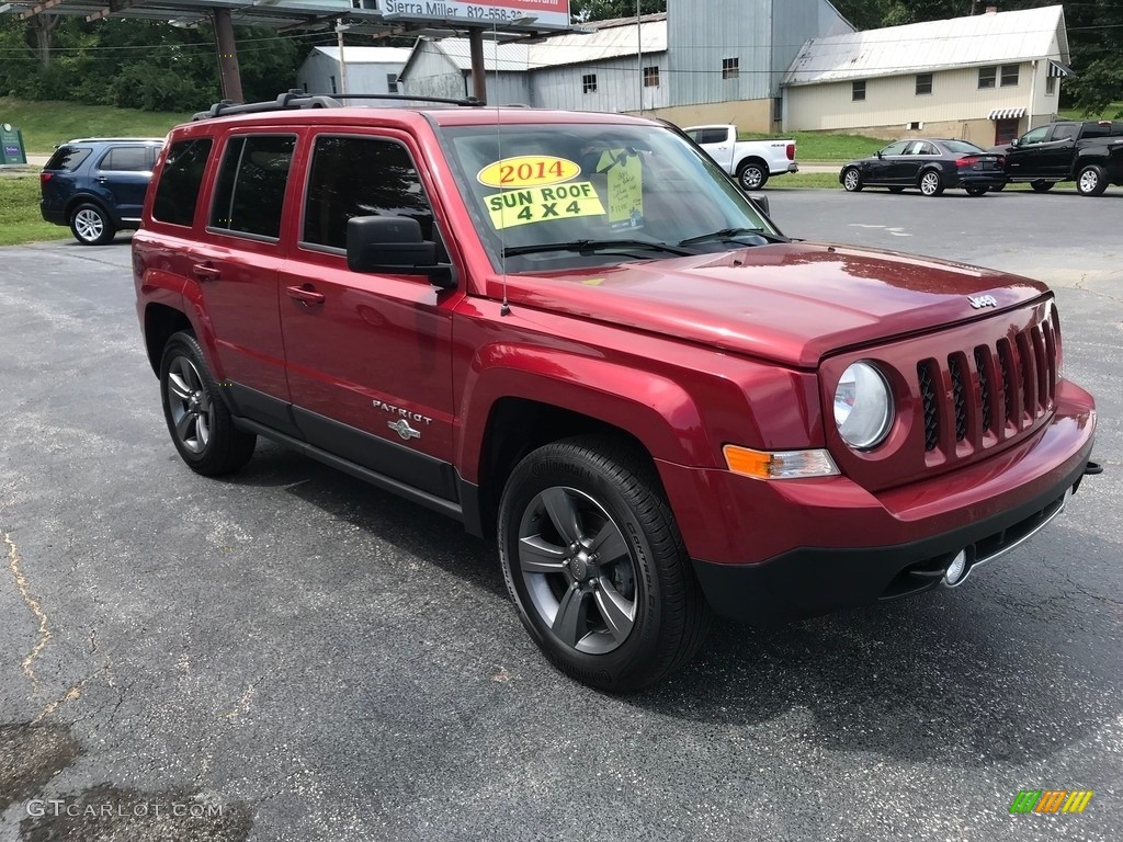 2014 Patriot Latitude 4x4 - Deep Cherry Red Crystal Pearl / Dark Slate Gray/Light Pebble photo #5
