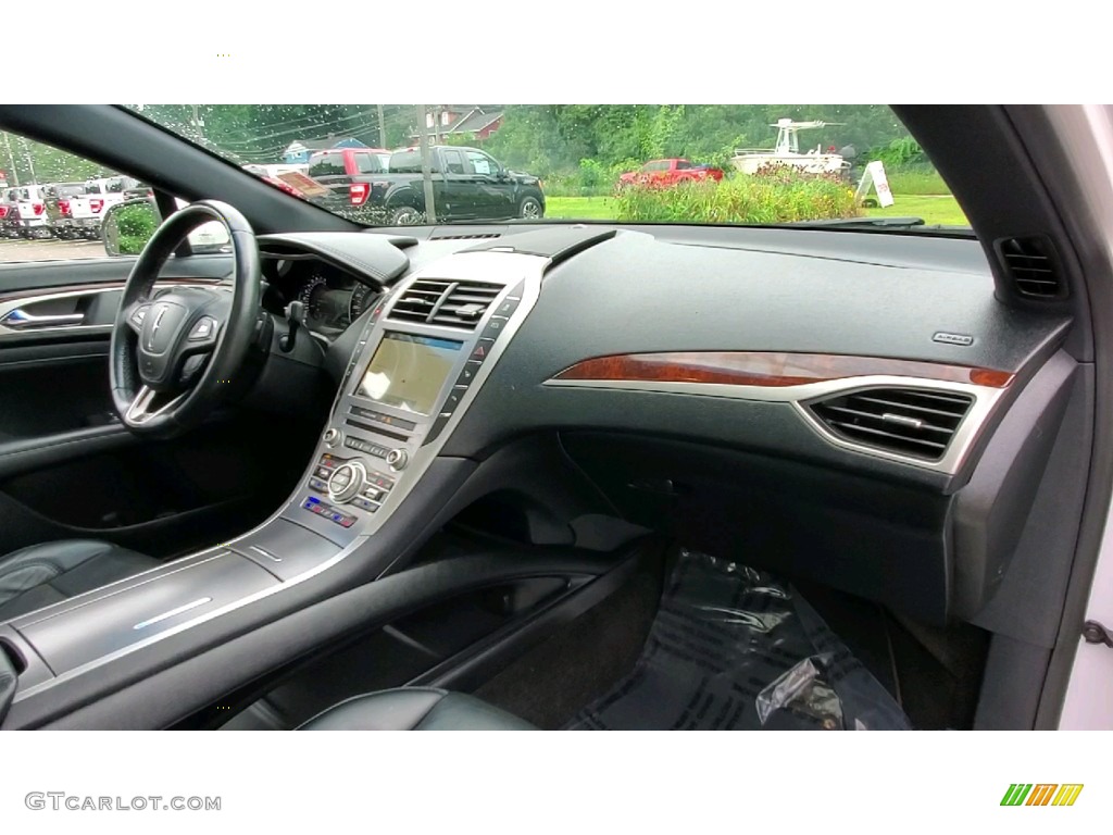 2019 Lincoln MKZ Reserve II AWD Dashboard Photos
