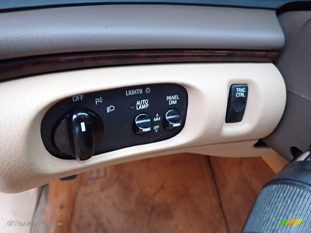 1997 Lincoln Continental Standard Continental Model Controls Photo #142684990