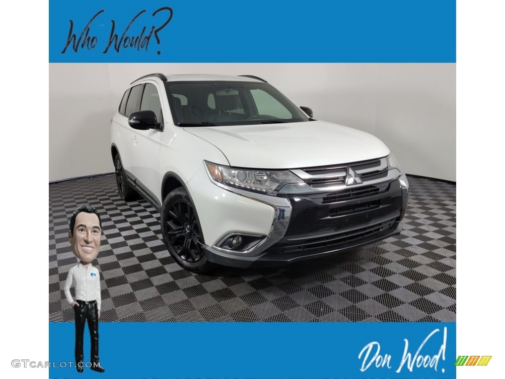 2018 Outlander LE - Diamond White Pearl / Black photo #1