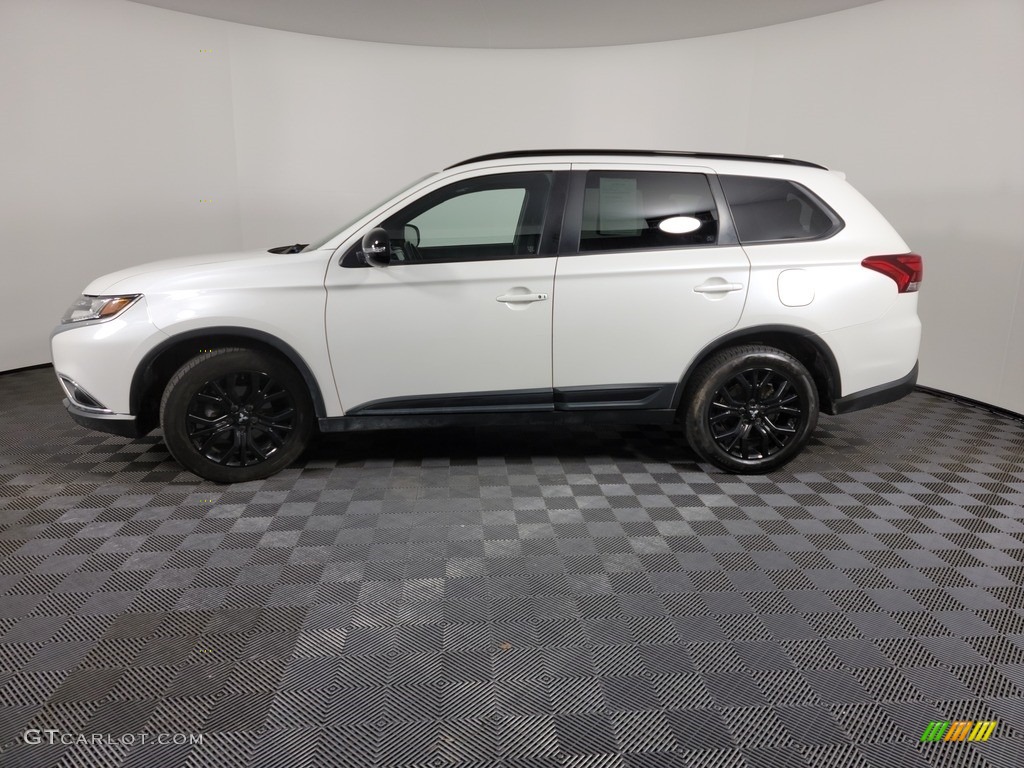 2018 Outlander LE - Diamond White Pearl / Black photo #7