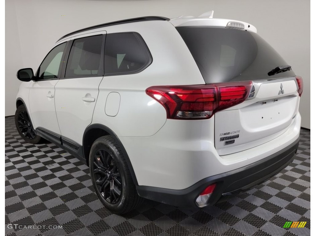 2018 Outlander LE - Diamond White Pearl / Black photo #8